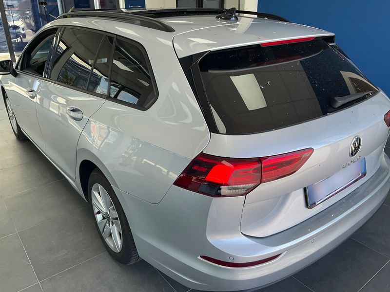 Volkswagen Golf VIII 2.0 TDI Life 2021 – снимка 6