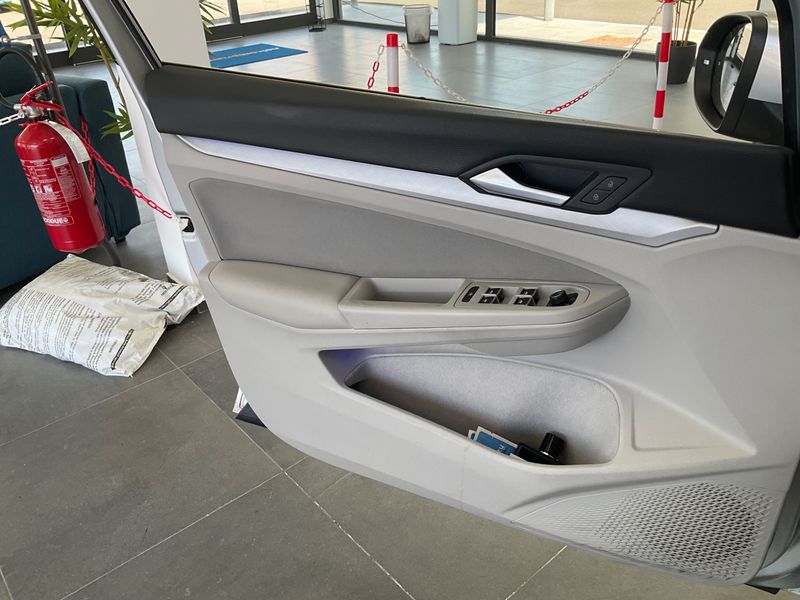 Volkswagen Golf VIII 2.0 TDI Life 2021 – снимка 26
