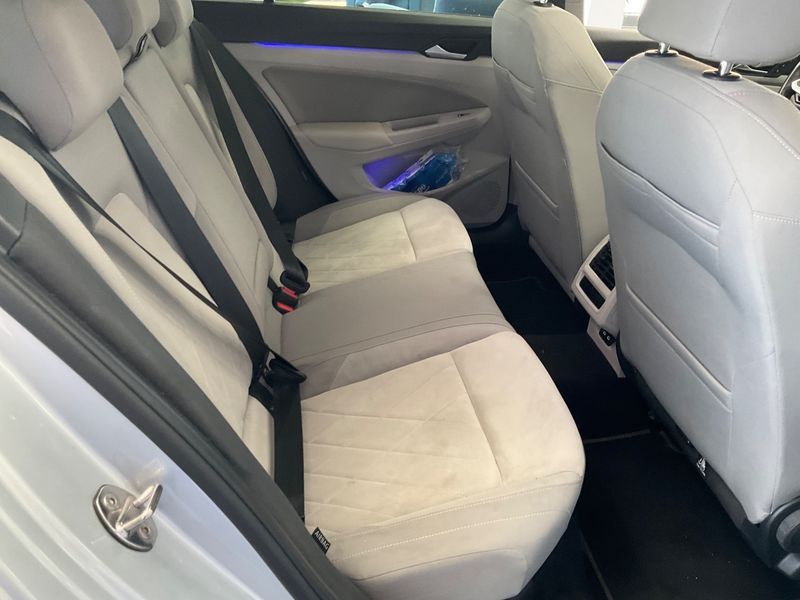 Volkswagen Golf VIII 2.0 TDI Life 2021 – снимка 19