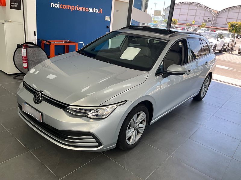 Volkswagen Golf VIII 2.0 TDI Life 2021 – снимка 1