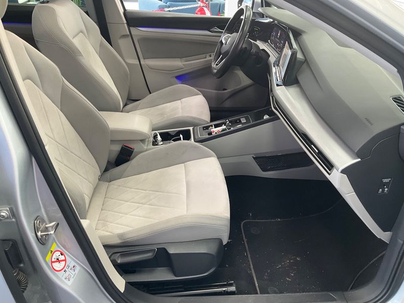 Volkswagen Golf VIII 2.0 TDI Life 2021 – снимка 16