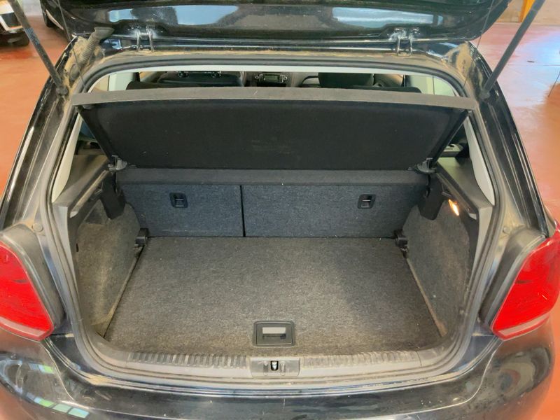 Volkswagen Polo 1.6 TDI Style 2011 – снимка 15