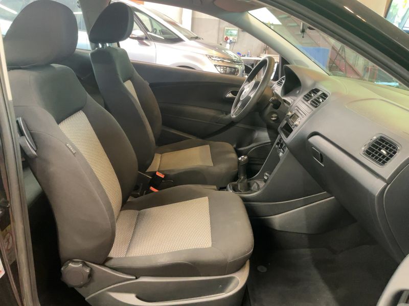 Volkswagen Polo 1.6 TDI Style 2011 – снимка 16