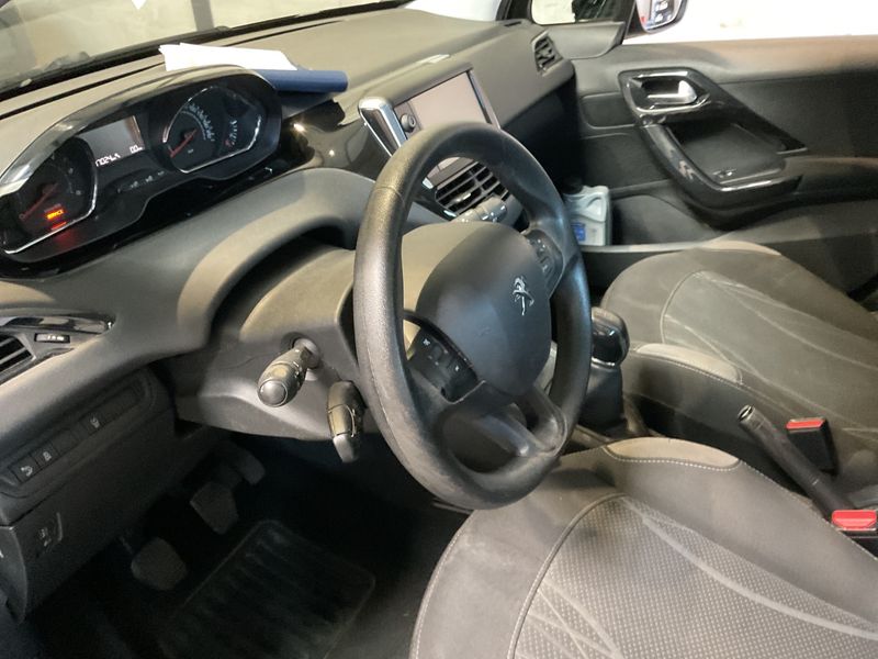 Peugeot 208 1.4 HDi Active 2015 – снимка 24