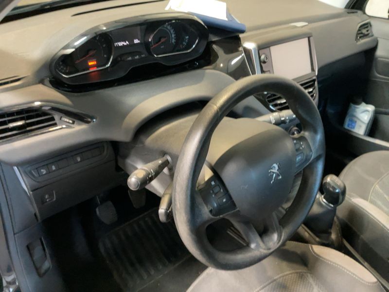 Peugeot 208 1.4 HDi Active 2015 – снимка 17