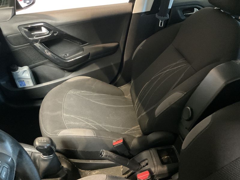 Peugeot 208 1.4 HDi Active 2015 – снимка 25