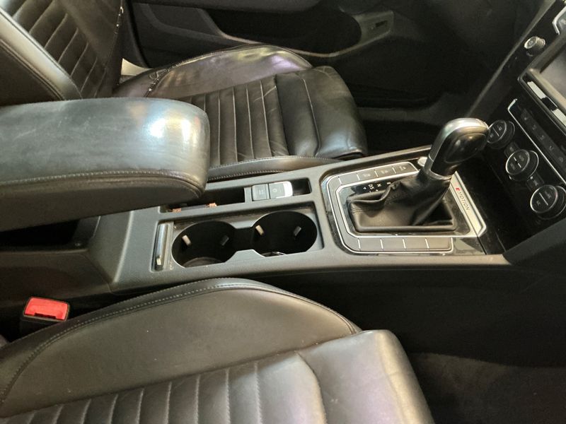 Volkswagen Passat 2.0 TDI Carat Edition 4Motion BlueMotion Tech 2016 – снимка 32