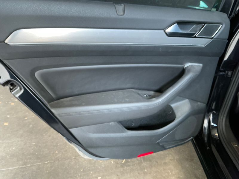 Volkswagen Passat 2.0 TDI Carat Edition 4Motion BlueMotion Tech 2016 – снимка 26