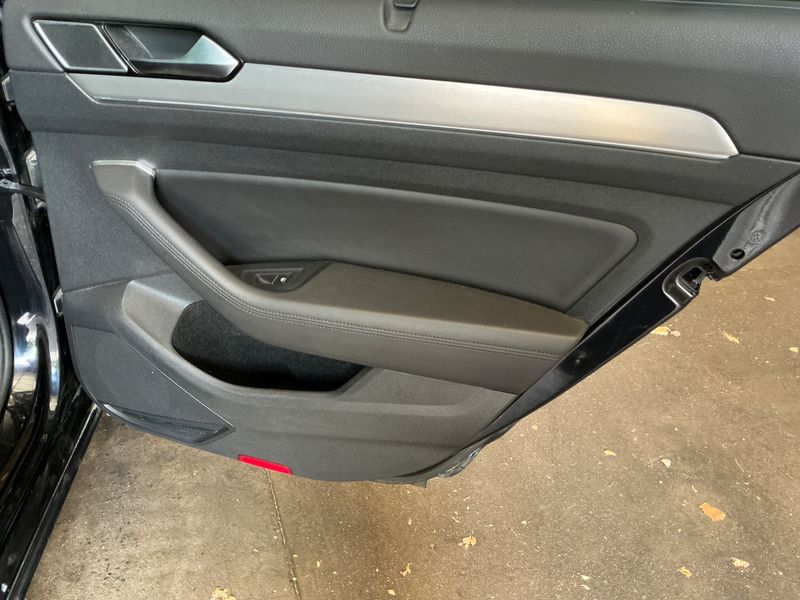 Volkswagen Passat 2.0 TDI Carat Edition 4Motion BlueMotion Tech 2016 – снимка 29