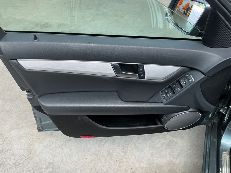 Mercedes-Benz C-Klasse C 300 CDI 4Matic BlueEfficiency Avantgarde 2011 – снимка 24