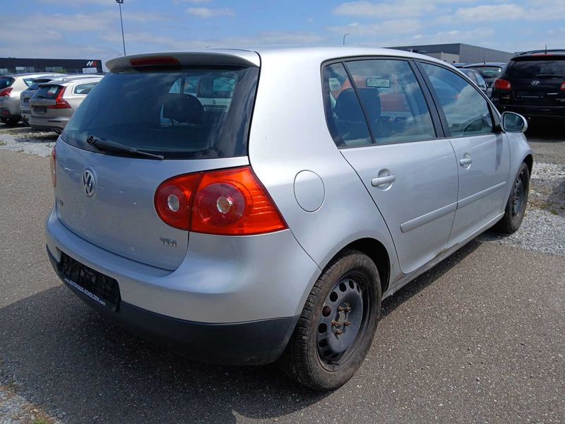 Volkswagen Golf V 1.9 TDI Comfortline 2004 – снимка на щета