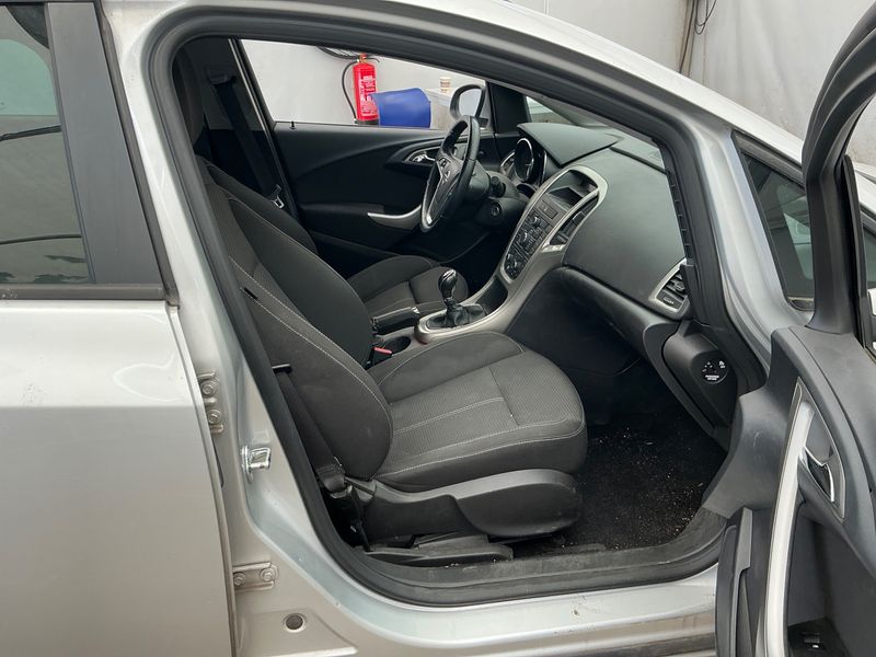 Opel Astra 1.7 CDTI Design Edition 2012 – снимка 3