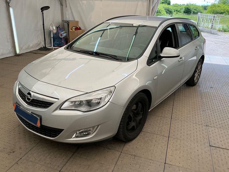 Opel Astra 1.7 CDTI Design Edition 2012 – снимка 1