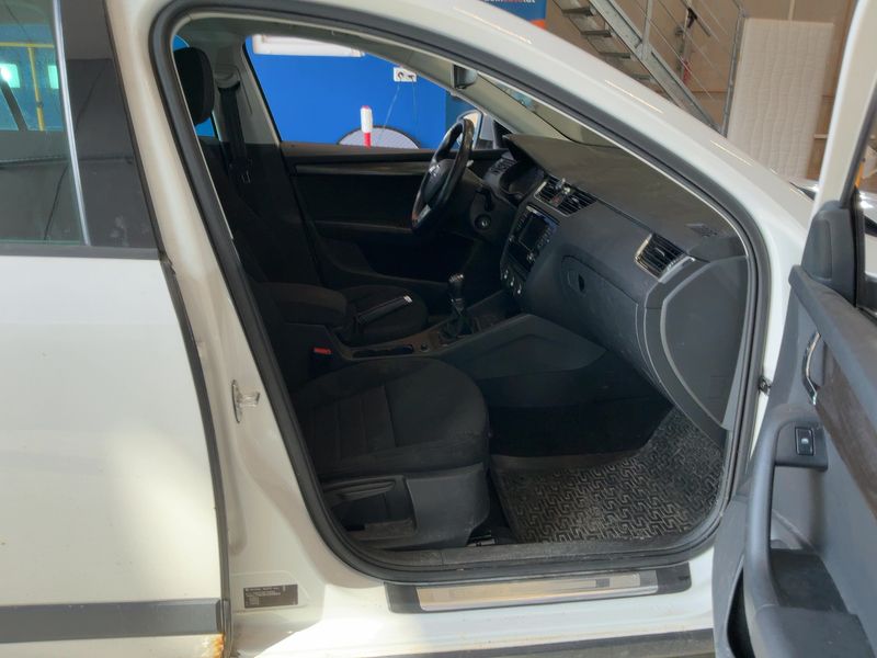 Skoda Octavia 2.0 TDI Scout 4x4 2015 – снимка 16