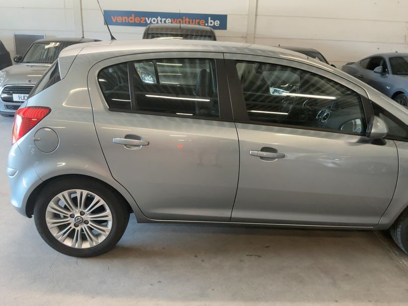 Opel Corsa 1.4 Innovation 2012 – снимка 10