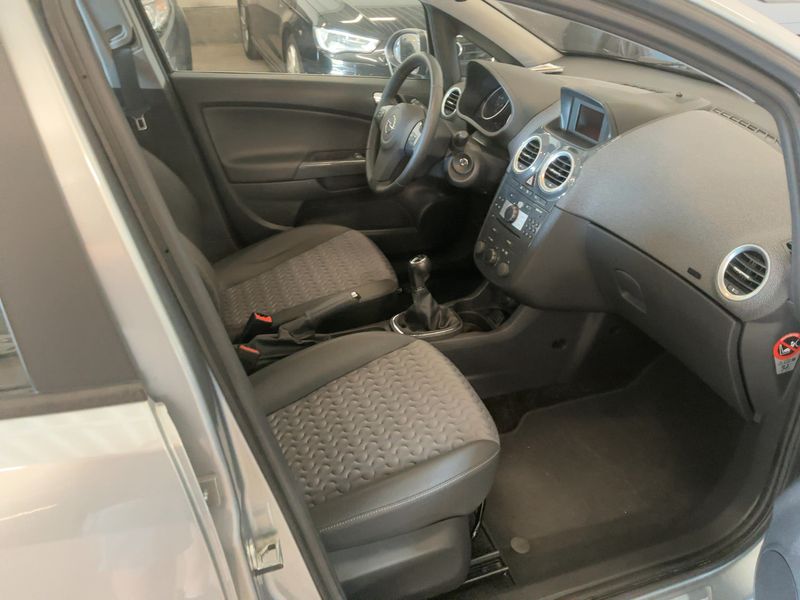 Opel Corsa 1.4 Innovation 2012 – снимка 16
