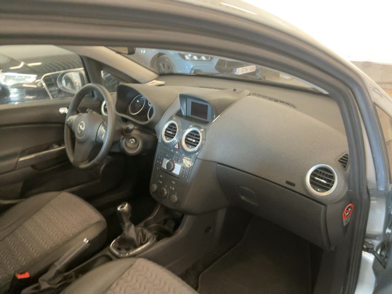 Opel Corsa 1.4 Innovation 2012 – снимка 17