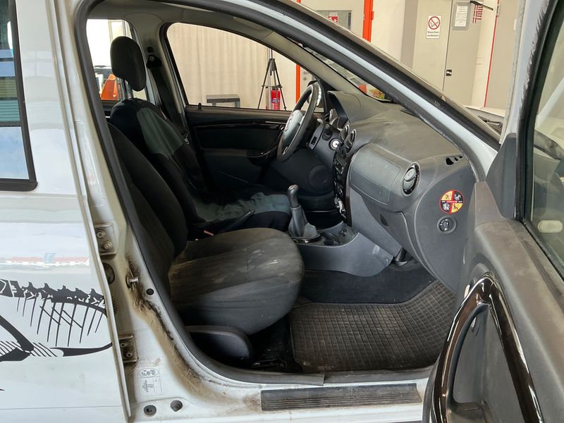 Dacia Duster 1.6 Laureate 4x2 2012 – снимка 3