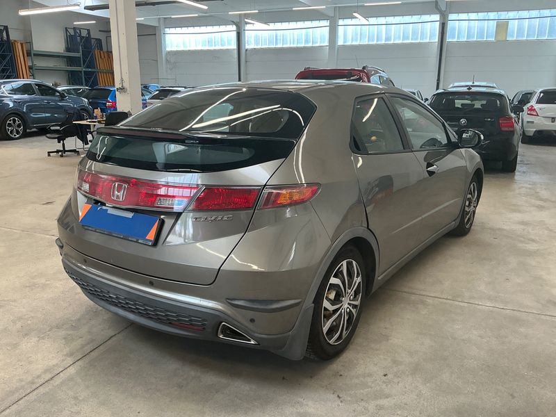 Honda Civic 1.8 VTEC Executive 2006 – снимка 2