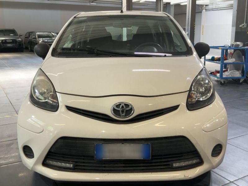 Toyota Aygo 1.0 Now 2012 – снимка 14