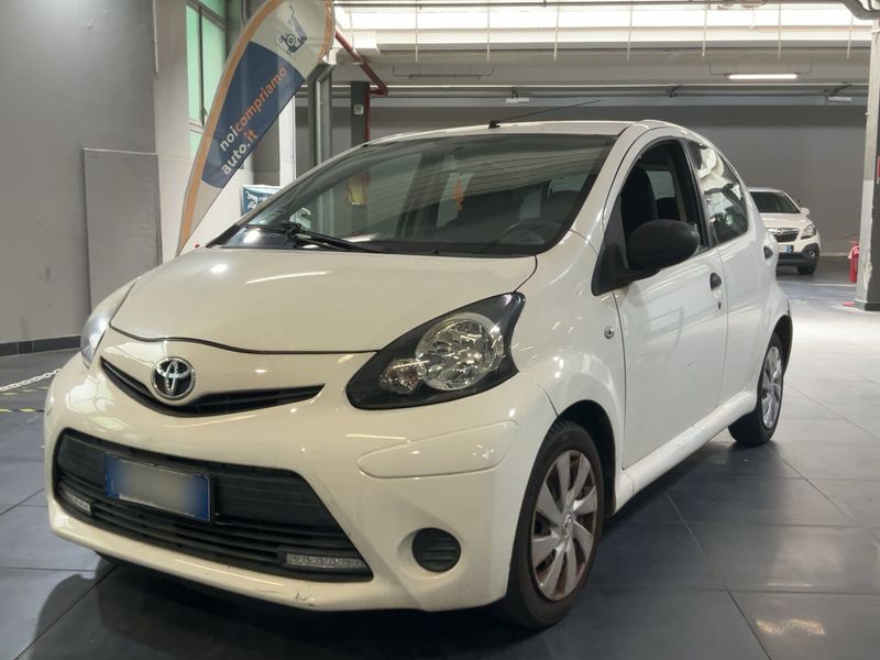 Toyota Aygo 1.0 Now 2012 – снимка 2