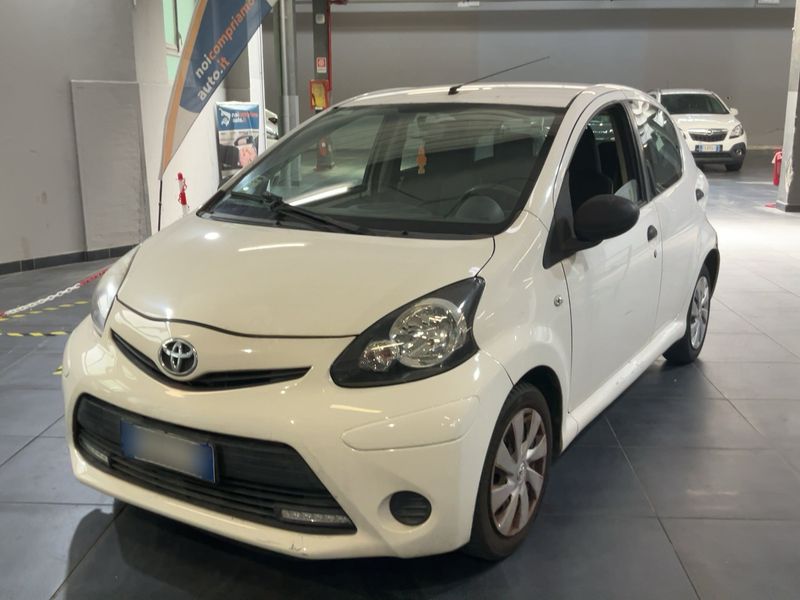 Toyota Aygo 1.0 Now 2012 – снимка 1