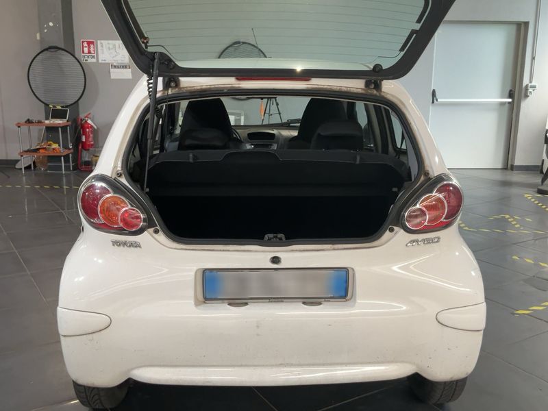 Toyota Aygo 1.0 Now 2012 – снимка 15