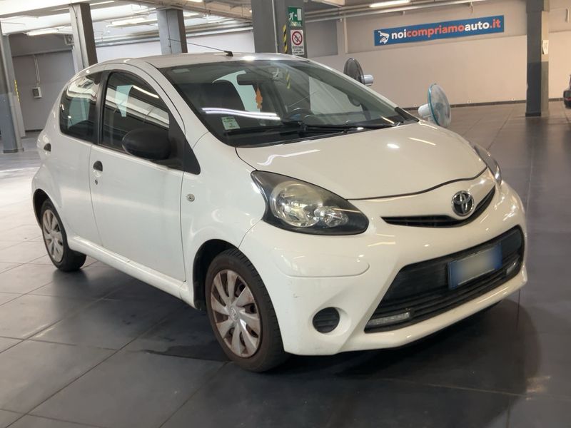 Toyota Aygo 1.0 Now 2012 – снимка 12