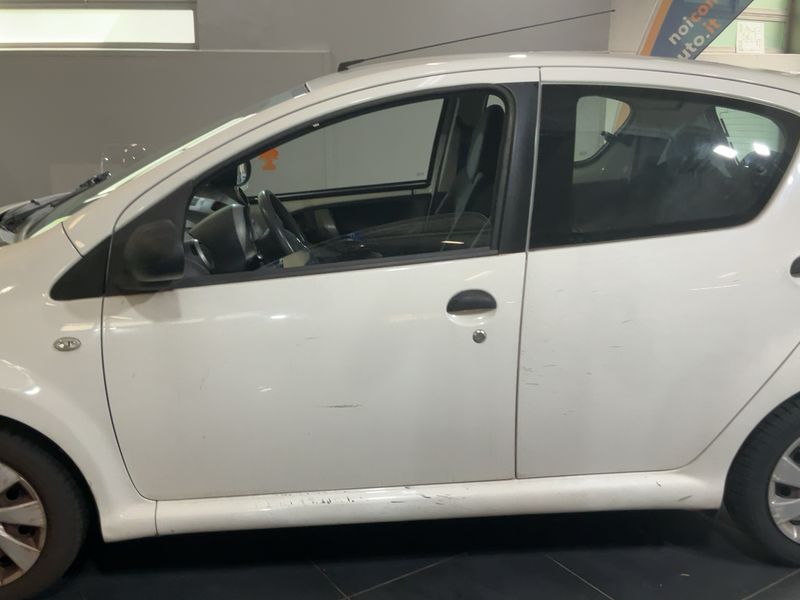 Toyota Aygo 1.0 Now 2012 – снимка 4