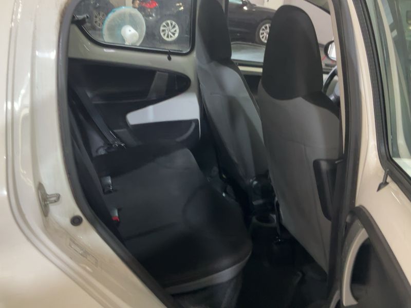 Toyota Aygo 1.0 Now 2012 – снимка 19