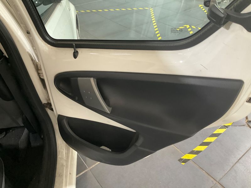 Toyota Aygo 1.0 Now 2012 – снимка 25