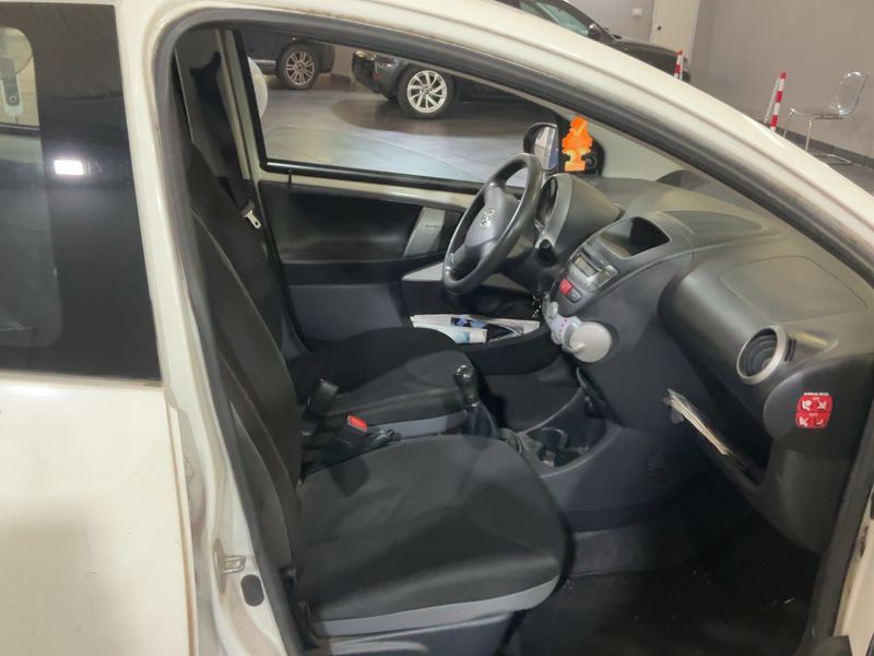 Toyota Aygo 1.0 Now 2012 – снимка 16
