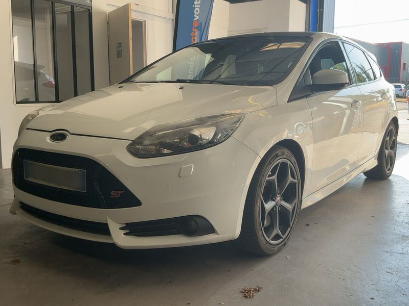Ford Focus 2.0 EcoBoost ST 2014 – снимка 2