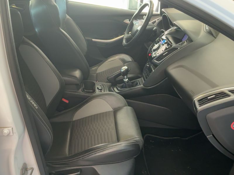 Ford Focus 2.0 EcoBoost ST 2014 – снимка 16