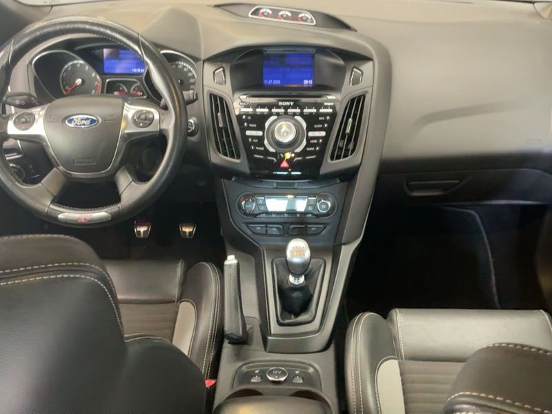 Ford Focus 2.0 EcoBoost ST 2014 – снимка 17