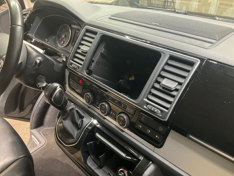 Volkswagen T6 Multivan 2.0 TDI Highline 4Motion 2017 – снимка 39