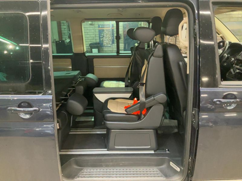 Volkswagen T6 Multivan 2.0 TDI Highline 4Motion 2017 – снимка 20