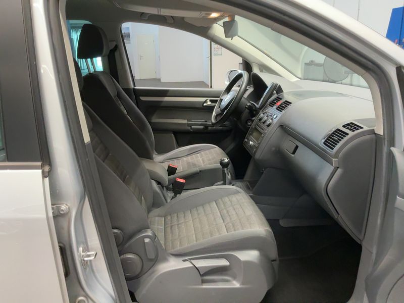 Volkswagen Touran 2.0 TDI Goal 2006 – снимка 17