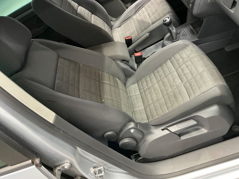 Volkswagen Touran 2.0 TDI Goal 2006 – снимка 40