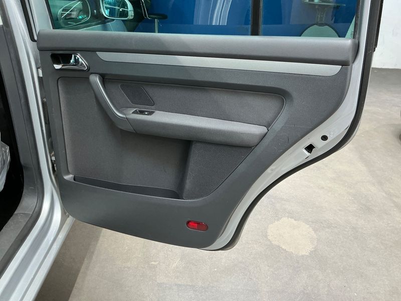 Volkswagen Touran 2.0 TDI Goal 2006 – снимка 30
