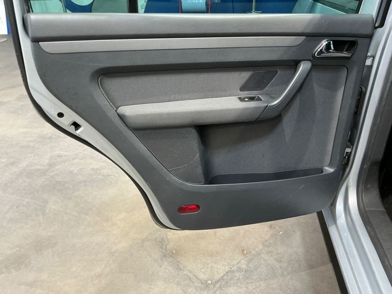 Volkswagen Touran 2.0 TDI Goal 2006 – снимка 26