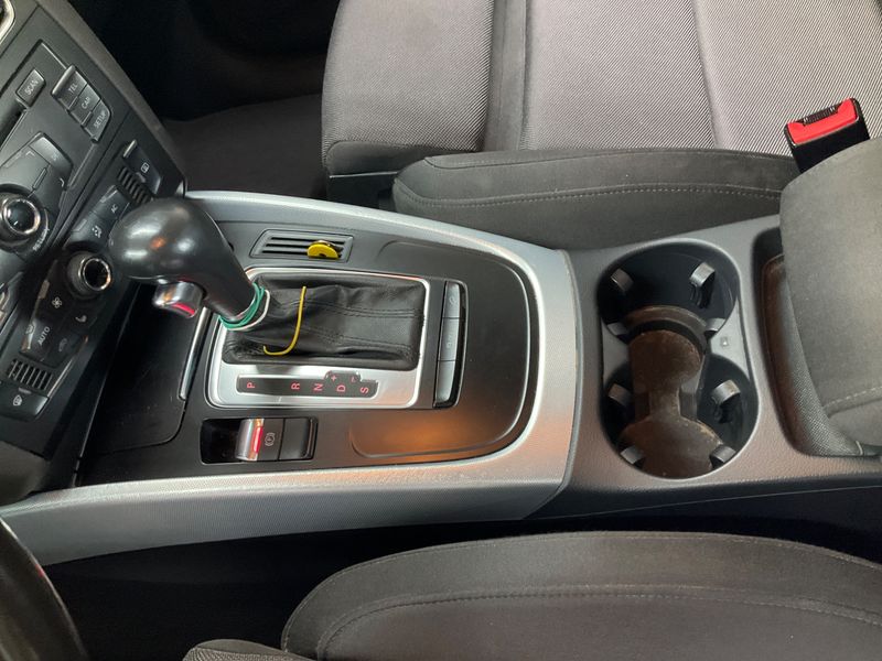 Audi Q5 2.0 TDI quattro 2011 – снимка 35