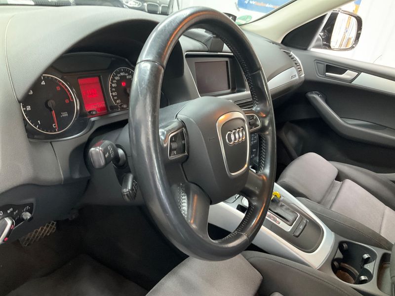 Audi Q5 2.0 TDI quattro 2011 – снимка 37