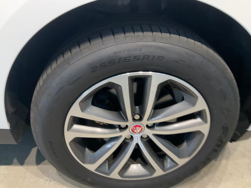 Jaguar F-Pace 30d Prestige AWD 2017 – снимка 11
