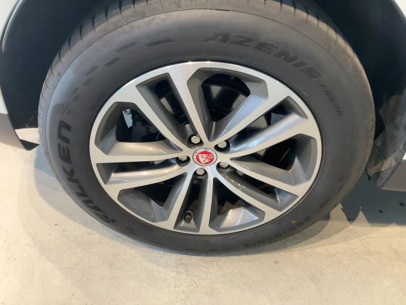 Jaguar F-Pace 30d Prestige AWD 2017 – снимка 9
