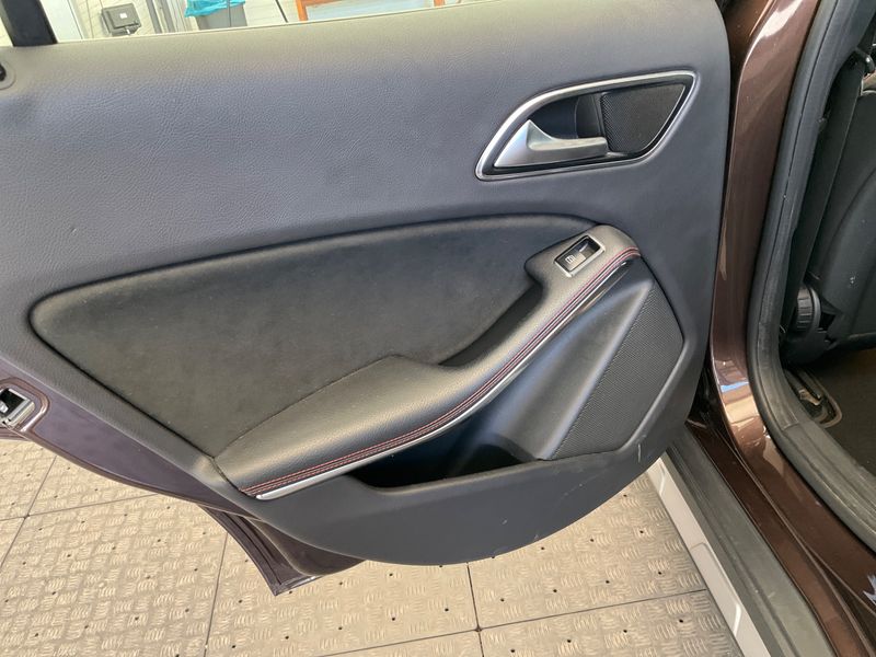 Mercedes-Benz GLA-Klasse GLA 220 d AMG Line 2015 – снимка 25