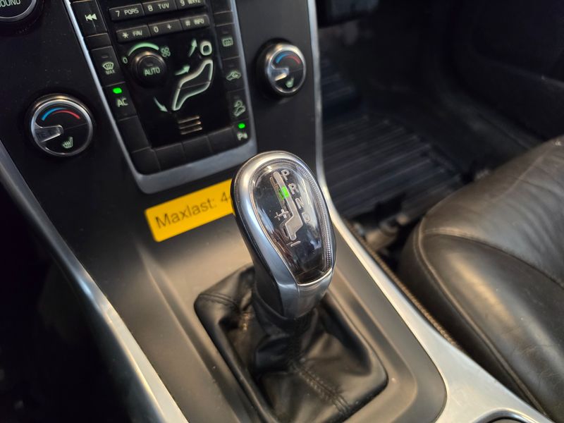 Volvo XC70 2.4 D5 Kinetic AWD 2012 – снимка 43