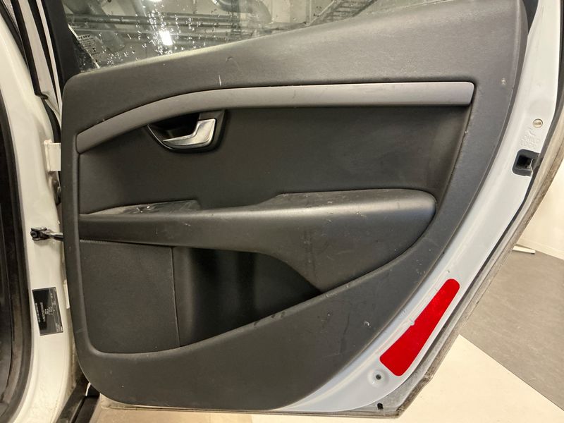 Volvo XC70 2.4 D5 Kinetic AWD 2012 – снимка 33