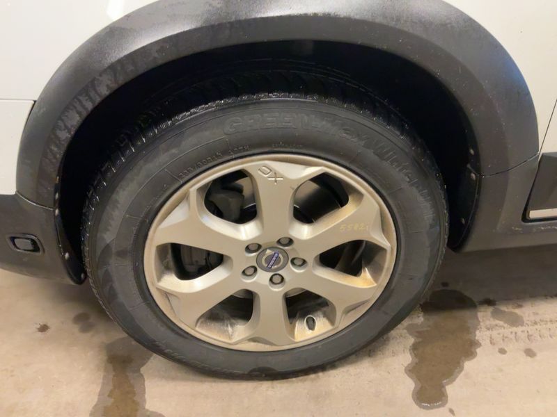 Volvo XC70 2.4 D5 Kinetic AWD 2012 – снимка 3