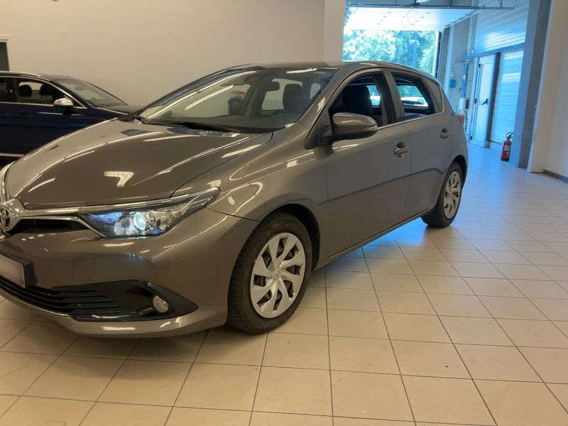 Toyota Auris 1.3 Comfort 2018 – снимка 2